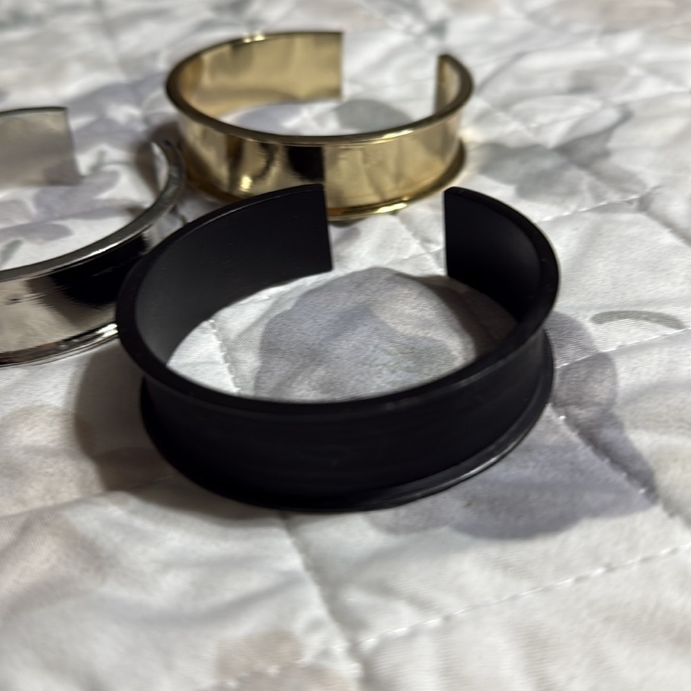 Set/3 open bangle bracelets - Picture 3 of 4